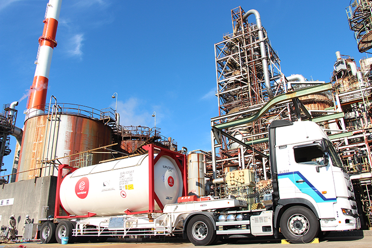 Blue ammonia in the ISO-tank container delivered to the Yokkaichi Refinery