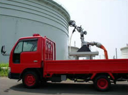 Vehicle equipped with ordinary foam water cannon