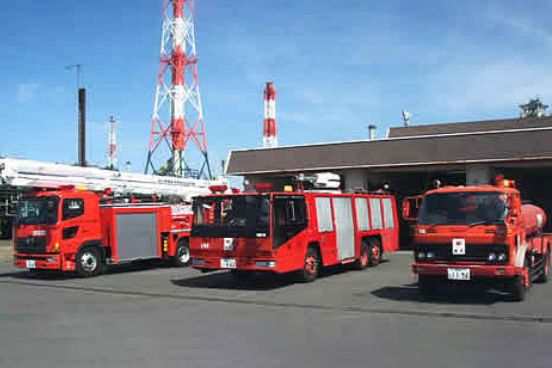 Left: Large chemical aerial water cannon truck Middle: Large chemical fire engine Right: Foam concentrate transport vehicle