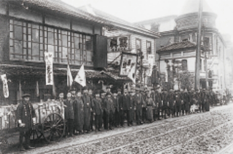 Founded Sazo Idemitsu Idemitsu Shokai in Samimoji Idemitsu (currently Kitakyushu City)