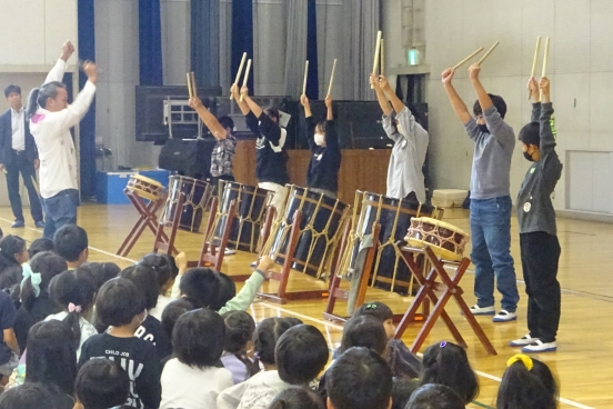 伝統楽器の体験学習