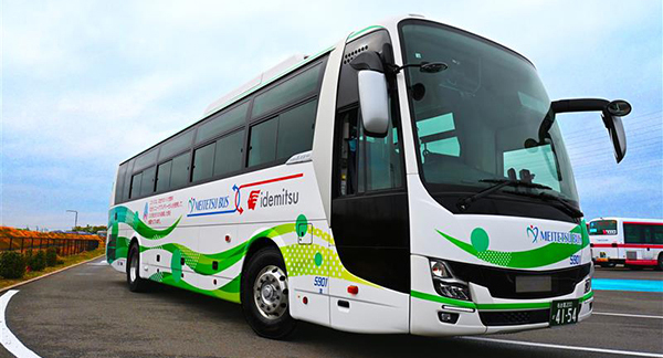 IRDを使用して走行するバス（イメージ）