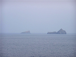 ホルムズ海峡から見た「リトルコイン島」