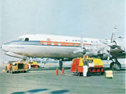 1952年、羽田空港が国際空港としてわが国の管理下に返還・復帰。シェル石油は空港での燃料供給サービスを開始する
