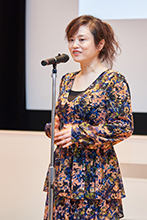 曽谷朝絵審査員