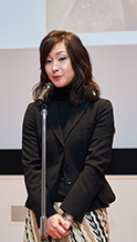 藪前知子審査員