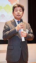 乾杯挨拶をする新留常務執行役員