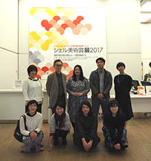 島審査員と受賞作家の<br>集合写真