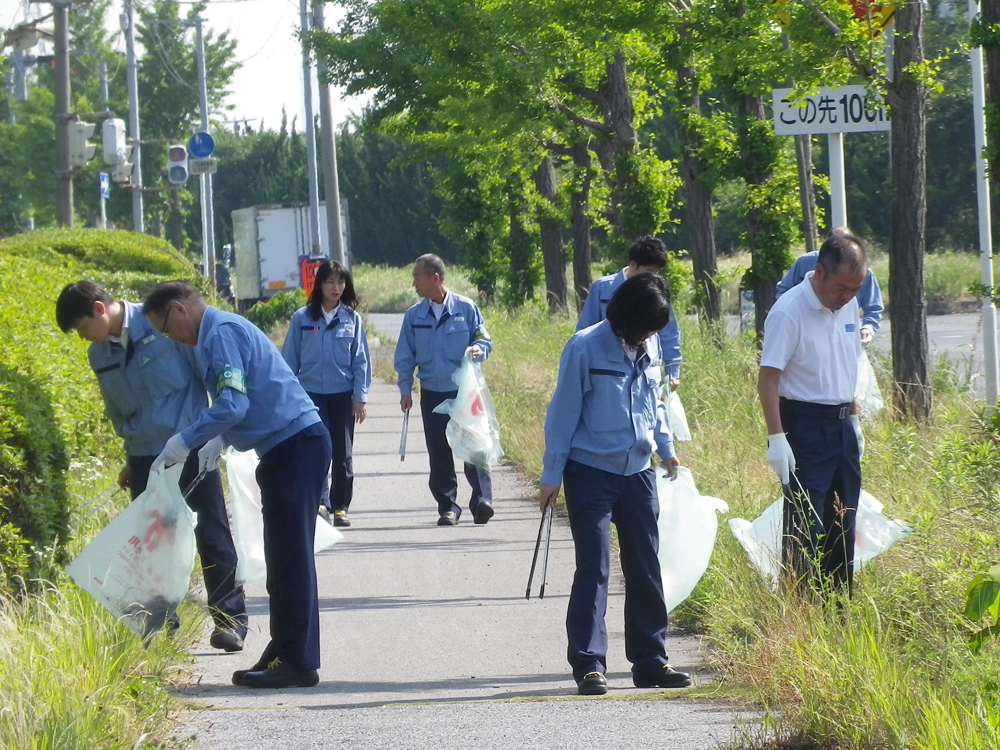 産業道路クリーン活動の様子
