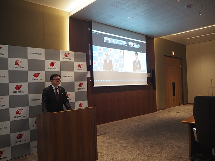オンラインで新入社員に語りかける木藤社長