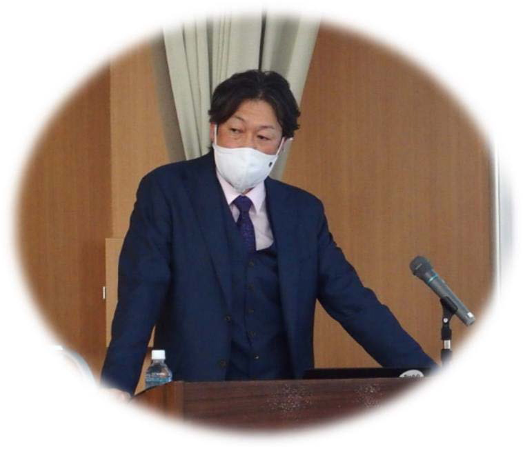 講演する三品所長
