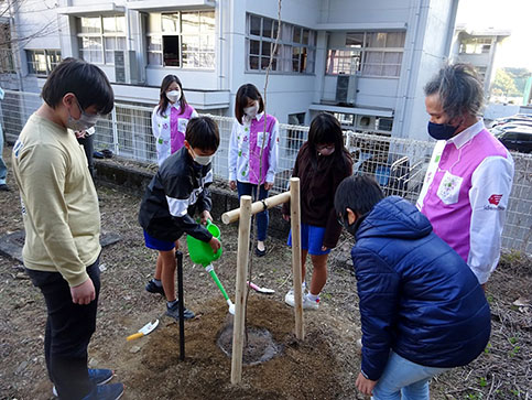 植樹式の様子