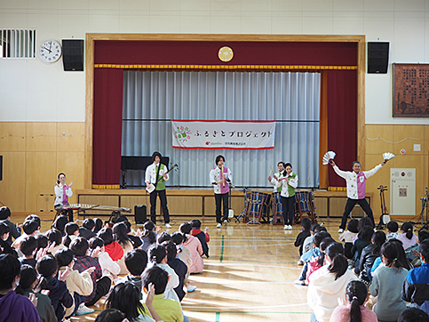 和楽器の演奏鑑賞の様子