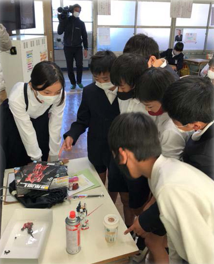 石油製品に興味深々