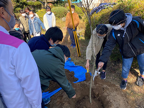 植樹式の様子