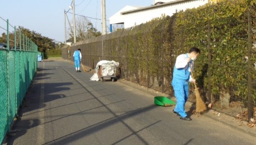 工場周辺の美化活動