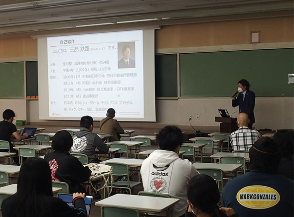 周南公立大学での講演の様子