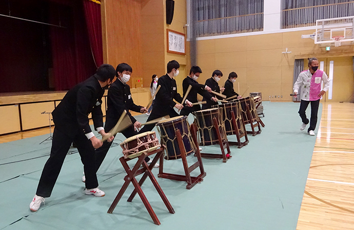 中学生が迫力のある演奏を披露