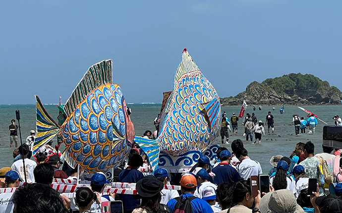 ナンザ岩を目指して海を渡ります