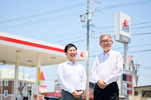 Sagami Seed Co., Ltd. Representative Director Keitaro Uchida (photo right) Idemitsu Kosan Co.,Ltd. Ryoma Taguchi (photo left)