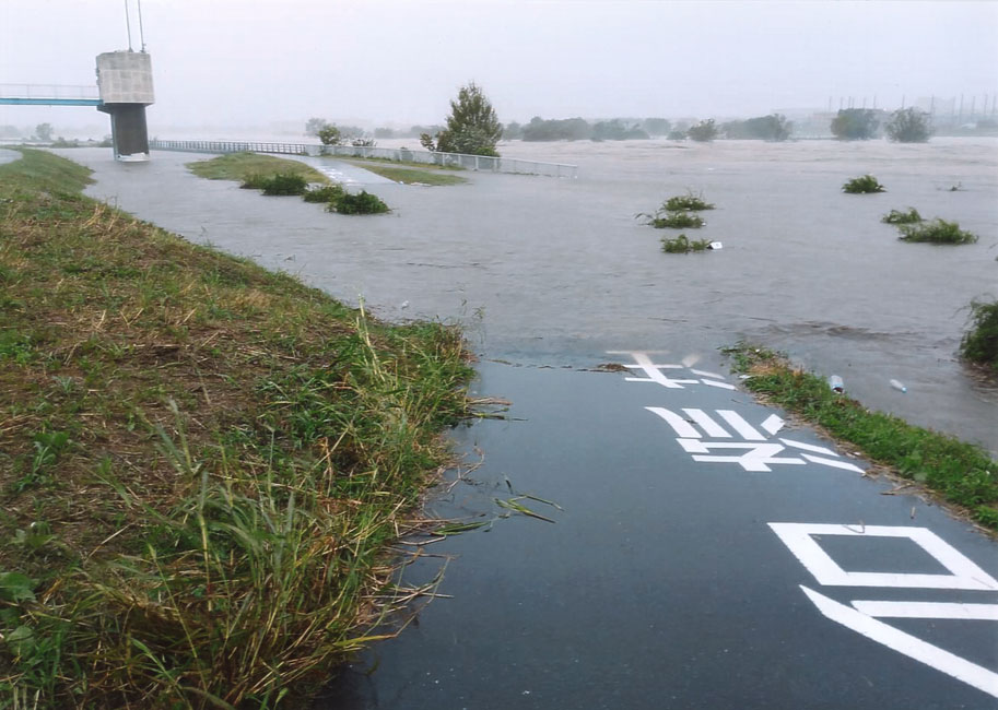 台風による多摩川氾濫