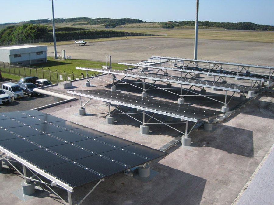 種子島空港に設置された屋根置き太陽光パネル（オンサイトPPA）
