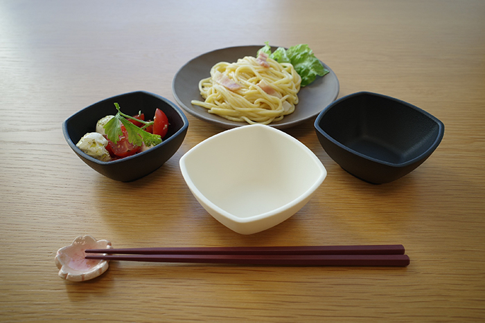 SPS樹脂製の食器と箸