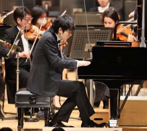 亀井聖矢(ピアノ)