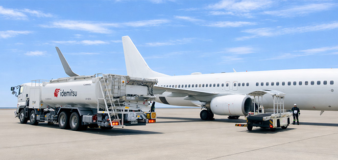 航空機給油・施設管理スタッフ、空港事務正社員スタッフ募集