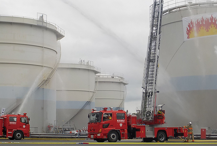 Joint fire drill with Tokyo Fire Department at Tokyo oil terminal (June 2022)